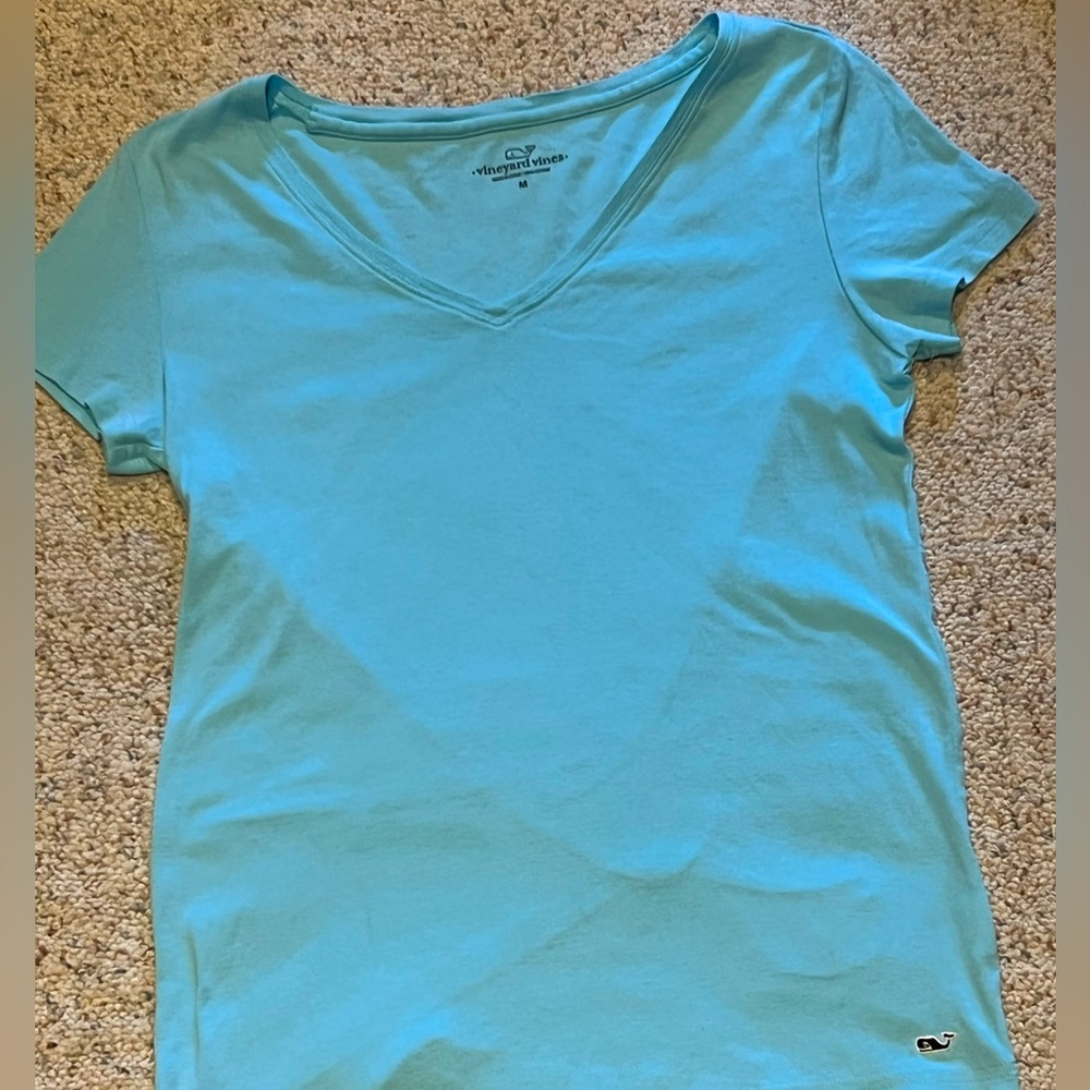 VINEYARD VINES BABY BLUE WOMENS V NECK SIZE MEDIUM